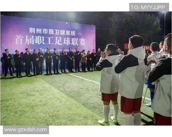 右脚球技卓越的足球明星们如何在绿茵场上展现风采与实力